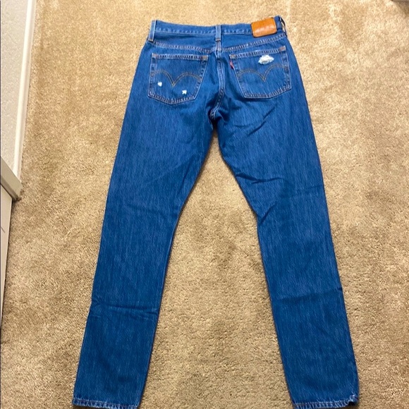 Levi's Premium Button Distressed Mid Rise Women's Jeans. Excellent Condition! - Picture 3 of 11